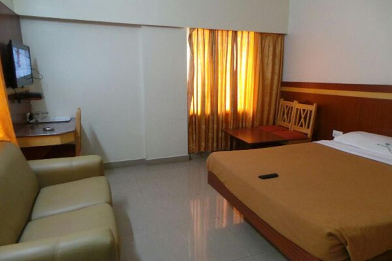 Mlc Gateway Deluxe Inn 班加罗尔 外观 照片